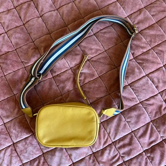 Fossil Crossbody - Picture 1 of 4